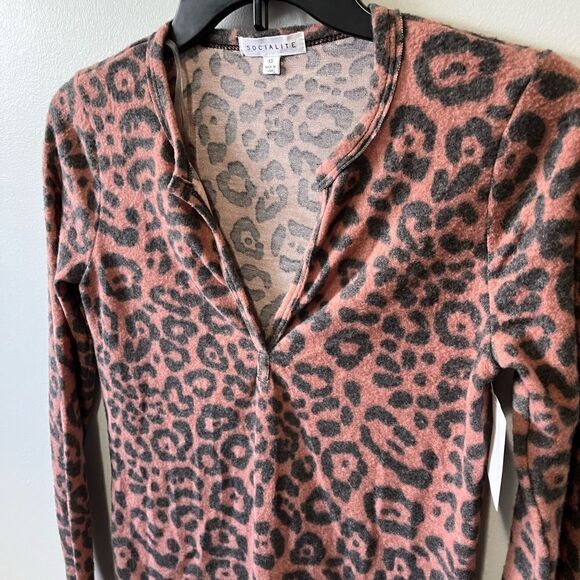 Socialite Leopard Animal Print Soft Long Sleeve Shirt XS NWT - Picture 2 of 4